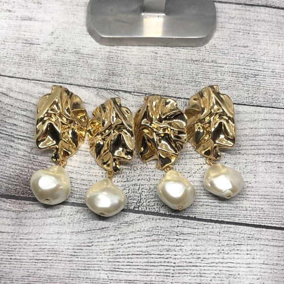 NWOT dangle drop faux baroque pearl hammered statement style dressy earrings - Picture 3 of 5